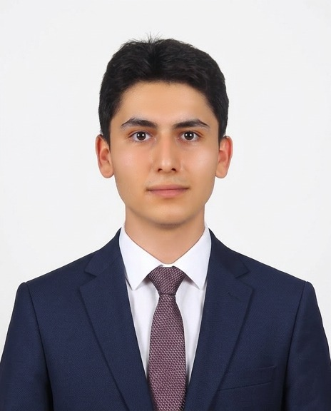 Ercüment Sarıtaş, takım elbiseli vesikalık portre